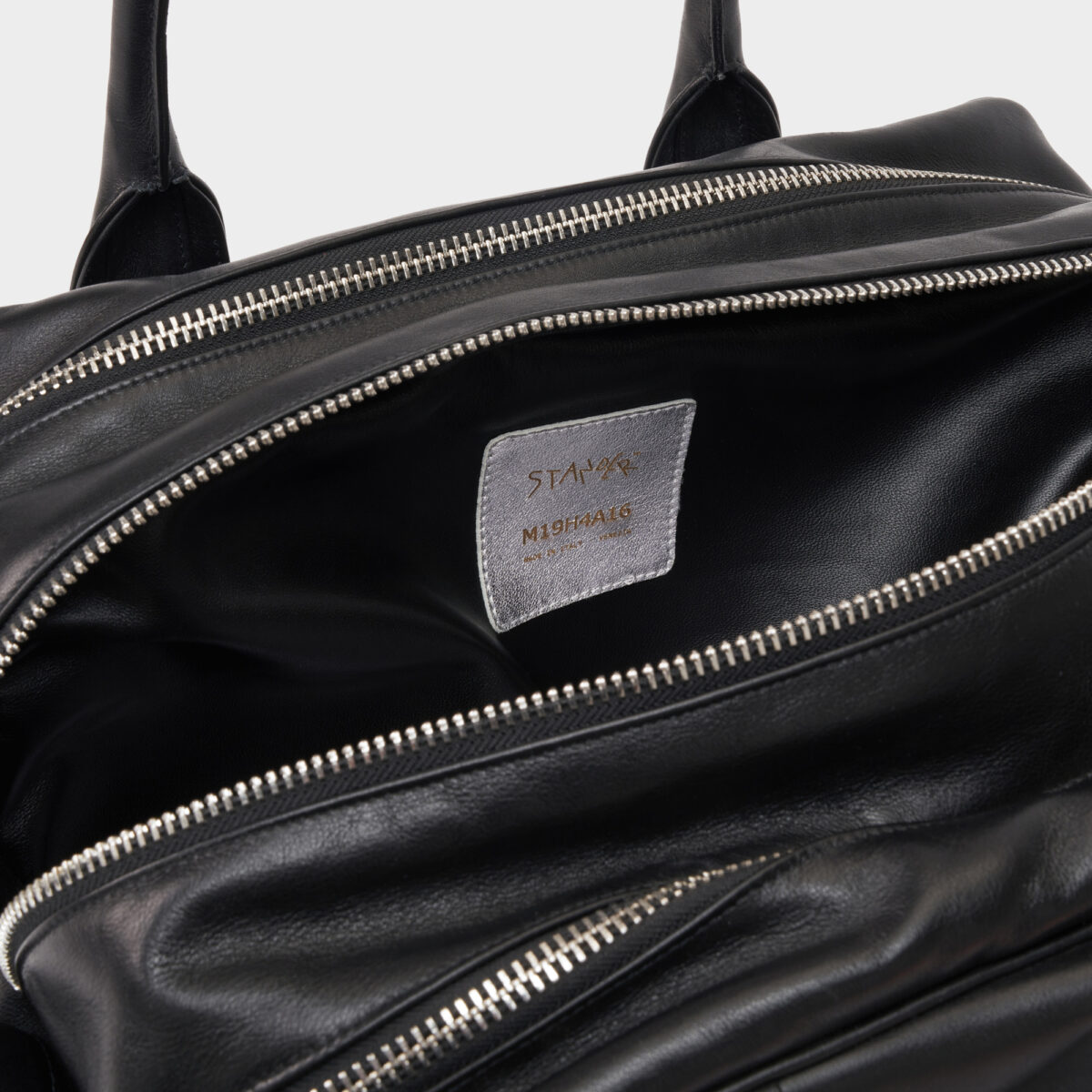 p16-leather-bag_stander-indossato1