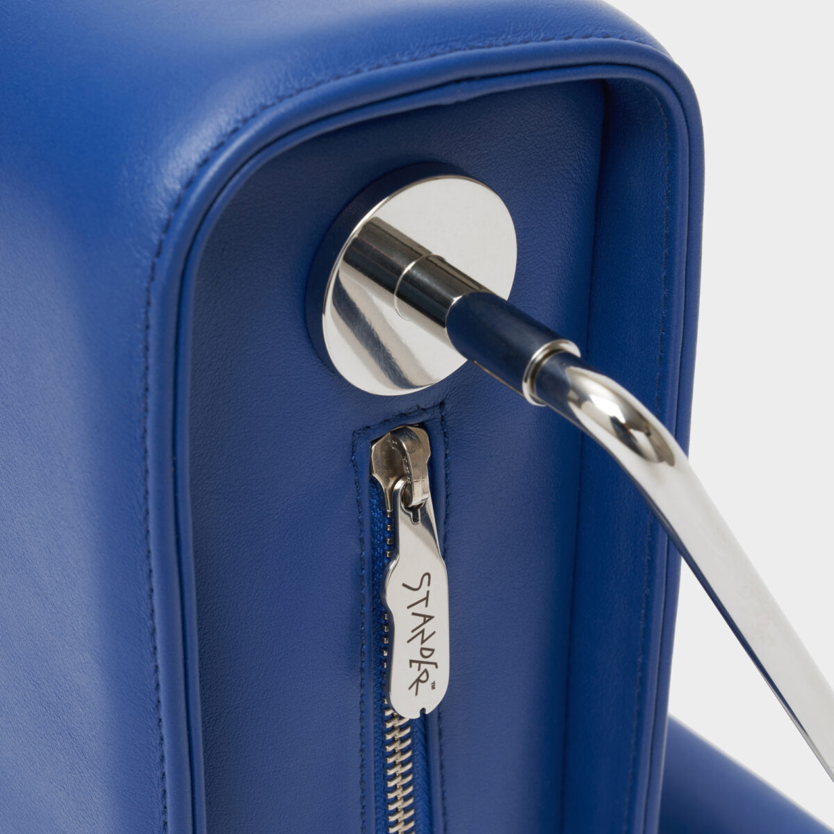 p1-leather-bag-blu-dettaglio1