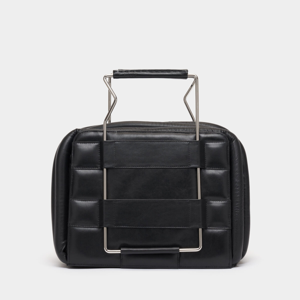 p8-leather-bag-black-fronte